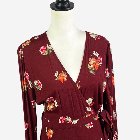 NWT ASTR The Label Lisandra Wrap Dress Size L Burgundy Floral Stitch Fix Midi - Picture 2 of 11